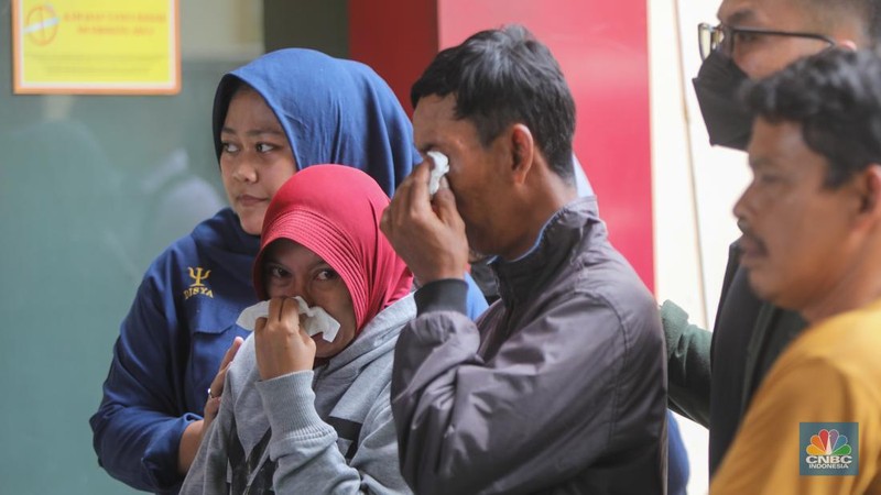 RS Polri Kramat Jati telah berhasil mengidentifikasi 10 dari 22 jasad korban kebakaran kantor Terra Drone. 
(CNBC Indonesia/Faisal Rahman)