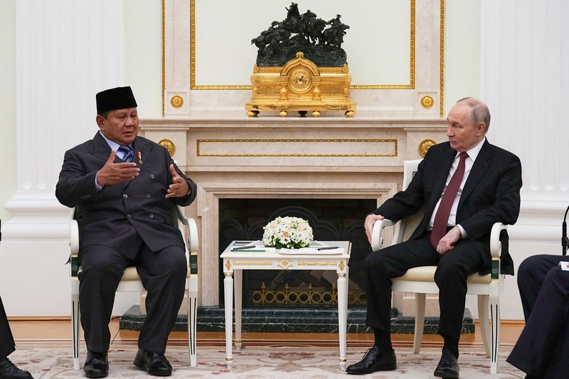Presiden Rusia Vladimir Putin menghadiri pertemuan dengan Presiden Indonesia Prabowo Subianto di Kremlin, Moskow, Rusia, 10/12/2025. (Alexander Zemlianichenko/Pool via REUTERS)