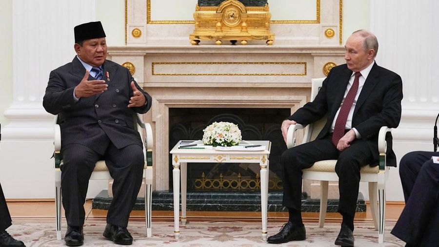 Presiden Rusia Vladimir Putin menghadiri pertemuan dengan Presiden Indonesia Prabowo Subianto di Kremlin, Moskow, Rusia, 10/12/2025. (Alexander Zemlianichenko/Pool via REUTERS)