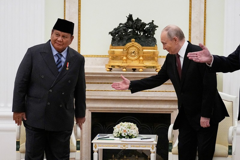 Presiden Rusia Vladimir Putin menghadiri pertemuan dengan Presiden Indonesia Prabowo Subianto di Kremlin, Moskow, Rusia, 10/12/2025. (Alexander Zemlianichenko/Pool via REUTERS)