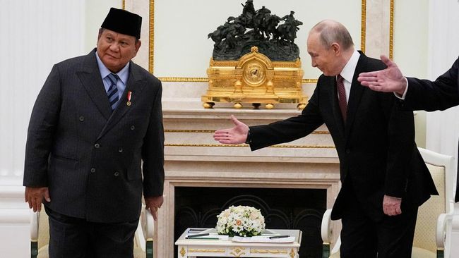 Momen Bercanda Prabowo ke Putin saat Undang Datang ke Indonesia