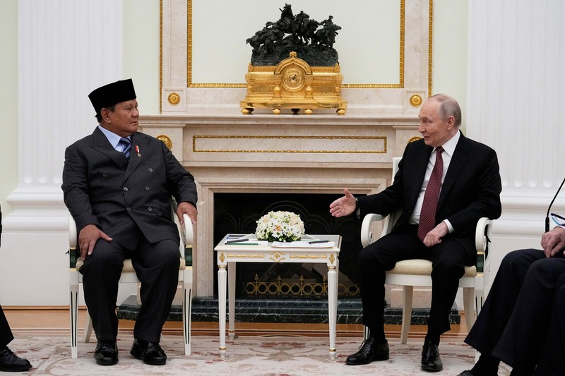 Presiden Rusia Vladimir Putin menghadiri pertemuan dengan Presiden Indonesia Prabowo Subianto di Kremlin, Moskow, Rusia, 10/12/2025. (Alexander Zemlianichenko/Pool via REUTERS)