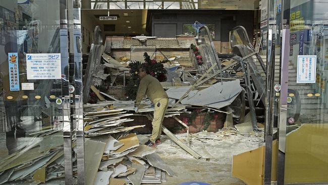 Penampakan Terbaru Gempa-Tsunami Jepang, Lantai Mal Ambruk