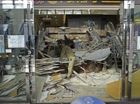 Penampakan Terbaru Gempa-Tsunami Jepang, Lantai Mal Ambruk