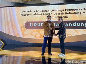 Inisiasi Regulasi Pro-Warga, DPRD Kota Bandung Sabet detikJabar Awards 2025