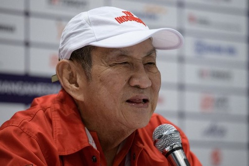 Billionaire tobacco tycoon Michael Bambang Hartono, 78, who is competing in bridge for Indonesia at the 2018 Asian Games, speaks at a press conference at the Jakarta International Expo in Jakarta on August 22, 2018. (Photo by ANTHONY WALLACE / AFP)