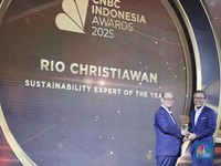 Rio Christiawan Sabet Penghargaan Sustainability Expert of the Year