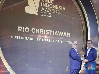 Rio Christiawan Sabet Penghargaan Sustainability Expert of the Year