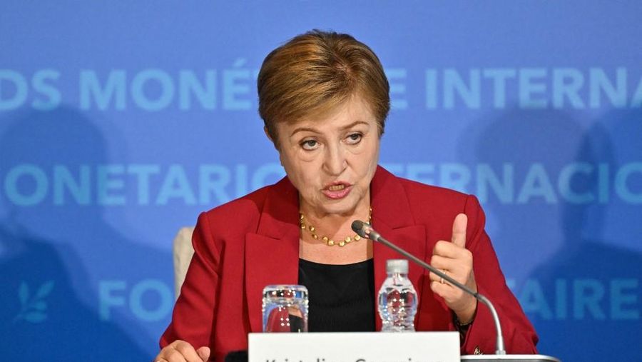 Direktur Pelaksana Dana Moneter Internasional (IMF) Kristalina Georgieva berbicara selama konferensi pers tentang penilaian tahunan ekonomi Tiongkok di Beijing pada 10 Desember 2025. (Photo by ADEK BERRY / AFP)