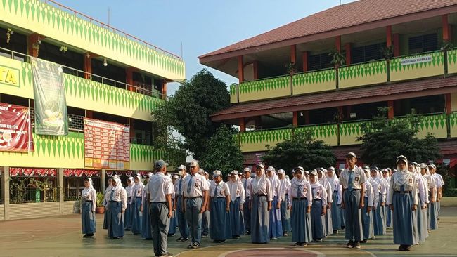 Ironi Pendidikan: SMA Swasta Kian Banyak, Negeri Tetap Jadi Rebutan