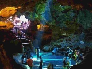 Pesona Cahaya Surga Goa Putri Asih di Tengah Hutan Tuban yang Menakjubkan
