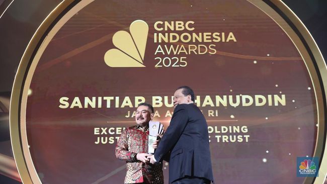 ST Burhanuddin Raih Excellence in Upholding Justice and Public Trust