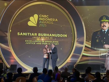 Video: Tegas Berantas Korupsi, ST Burhanduddin Raih Penghargaan Khusus