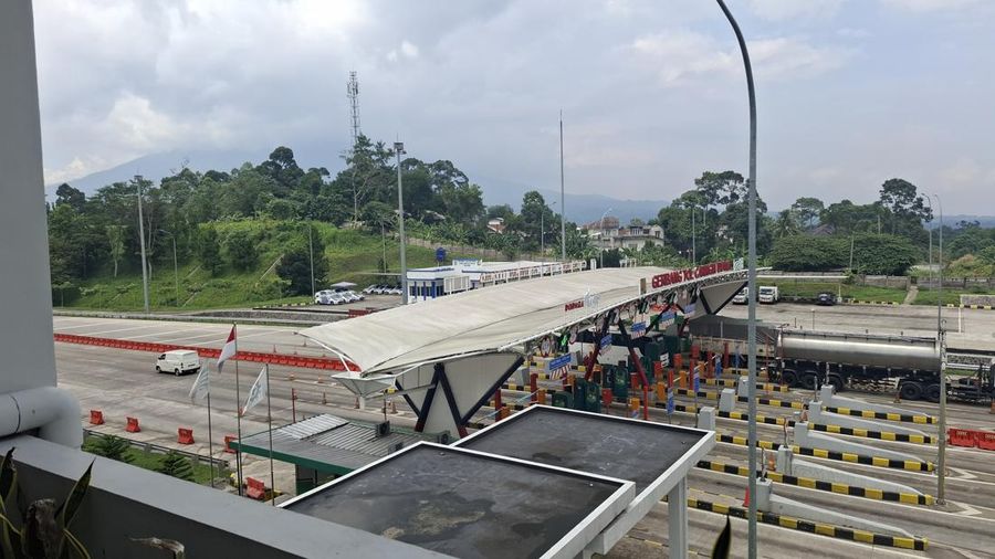 Jalan Tol Bogor-Ciawi-Sukabumi (Bocimi) telah menyiapkan berbagai langkah untuk mengantisipasi kemacetan yang biasanya terjadi pada masa liburan Natal dan Tahun Baru (Nataru) 2025/2026. (CNBC Indonesia/Chandra)