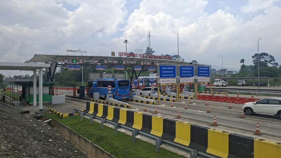 Jalan Tol Bogor-Ciawi-Sukabumi (Bocimi) telah menyiapkan berbagai langkah untuk mengantisipasi kemacetan yang biasanya terjadi pada masa liburan Natal dan Tahun Baru (Nataru) 2025/2026. (CNBC Indonesia/Chandra)