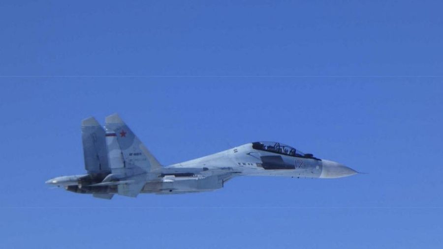 Jepang mengerahkan sejumlah jet tempur untuk memantau pergerakan sejumlah pesawat pengebom Rusia dan China yang melakukan patroli gabungan di sekitar negara tersebut. (via REUTERS/Japan Self Defense Forces)