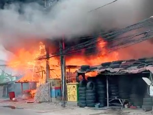 Video Gudang Alat Berat di Kalideres Jakbar Kebakaran