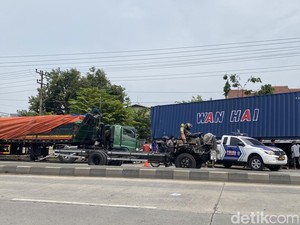 Kecelakaan Maut 2 Truk di Pantura Semarang gegara Sopir Ngantuk