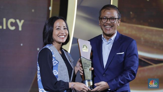 Bebaskan RI dari Impor Beras, Kemenko Pangan Raih Penghargaan Ini