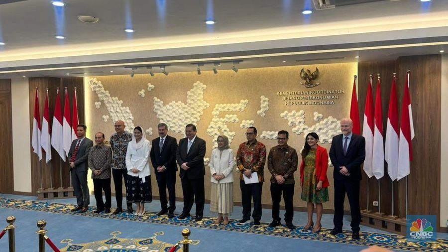 Konferensi Pers terkait Perkembangan Proses aksesi OECD Indonesia di Gedung Ali Wardhana, Kantor Kementerian Koordinasi Bidang Perekonomian, Jakarta, Kamis (11/12/2025). (CNBC Indonesia/Zahwa Madjid)