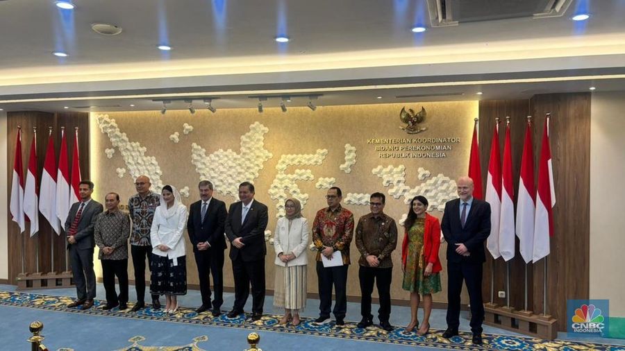 Konferensi Pers terkait Perkembangan Proses aksesi OECD Indonesia di Gedung Ali Wardhana, Kantor Kementerian Koordinasi Bidang Perekonomian, Jakarta, Kamis (11/12/2025). (CNBC Indonesia/Zahwa Madjid)
