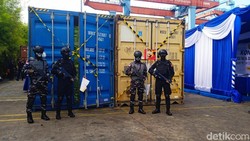 Fakta-fakta 2 Kontainer Isi 20 Juta Rokok Ilegal Kamboja Diamankan di Pontianak