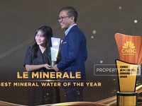 Video: Le Minerale Dapat Penghargaan 