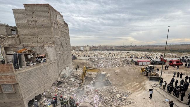 Penampakan 2 Gedung Runtuh Tiba-Tiba, 19 Orang Tewas