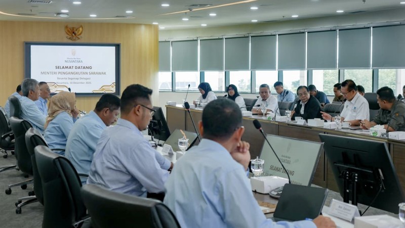 Otorita IKN menerima kunjungan kenegaraan dari Menteri Pengangkutan Sarawak membahas mengenai potensi kolaborasi dan investasi di Kantor Otorita IKN pada Rabu (10/12/2025). (Humas Otorita Ibu Kota Nusantara)