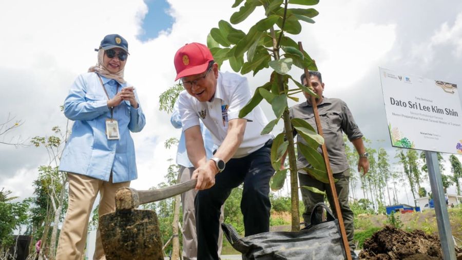 Otorita IKN menerima kunjungan kenegaraan dari Menteri Pengangkutan Sarawak membahas mengenai potensi kolaborasi dan investasi di Kantor Otorita IKN pada Rabu (10/12/2025). (Humas Otorita Ibu Kota Nusantara)