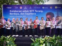 Kemenkop Latih Mamak-Mamak Perajin Tenun NTT untuk Berkoperasi