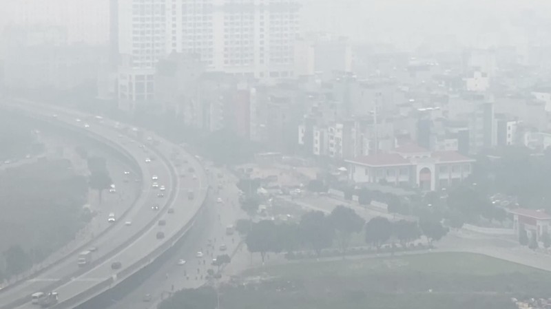 Pemandangan kota Hanoi di tengah polusi udara, Vietnam, 11 Desember 2025. (REUTERS/Thinh Nguyen)