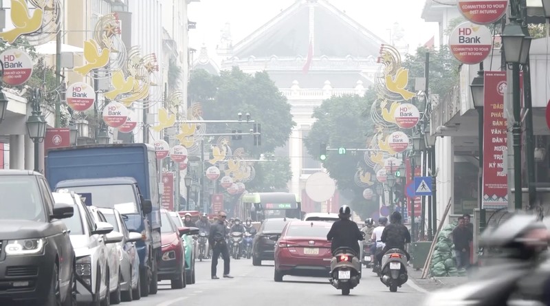 Pemandangan kota Hanoi di tengah polusi udara, Vietnam, 11 Desember 2025. (REUTERS/Thinh Nguyen)