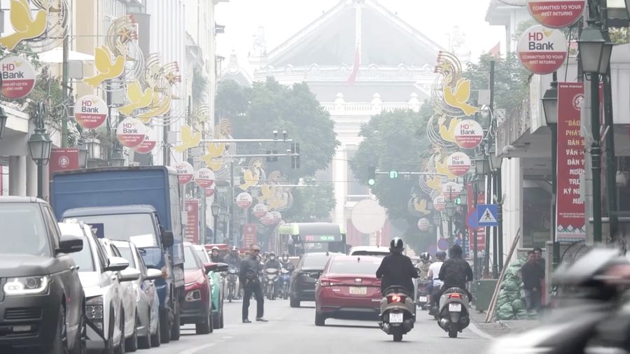 Pemandangan kota Hanoi di tengah polusi udara, Vietnam, 11 Desember 2025. (REUTERS/Thinh Nguyen)