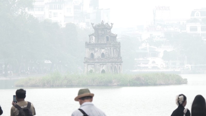 Pemandangan kota Hanoi di tengah polusi udara, Vietnam, 11 Desember 2025. (REUTERS/Thinh Nguyen)