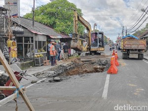 Perbaikan Jalan Darmasaba Badung Ditargetkan Rampung Sebelum Tahun Baru