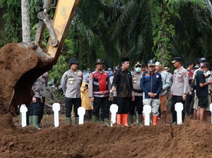 10 Jenazah Korban Galodo Tak Teridentifikasi Dimakamkan Massal di Agam