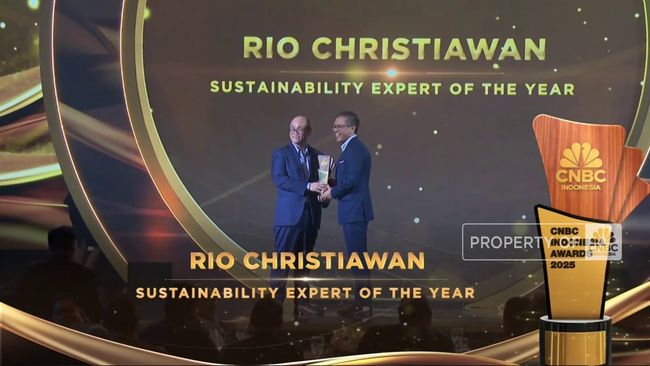 Rio Christiawan Sabet Penghargaan Sustainability Expert of the Year
