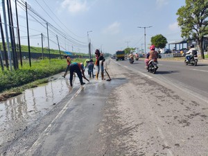 Banjir yang Rendam Jalan Porong Sidoarjo Surut, Arus Lalin Dibuka Lagi