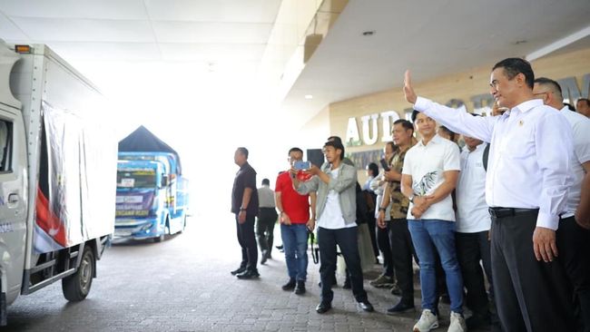 Mentan Amran Kembali Lepas 153 Truk Bantuan Banjir Sumatera