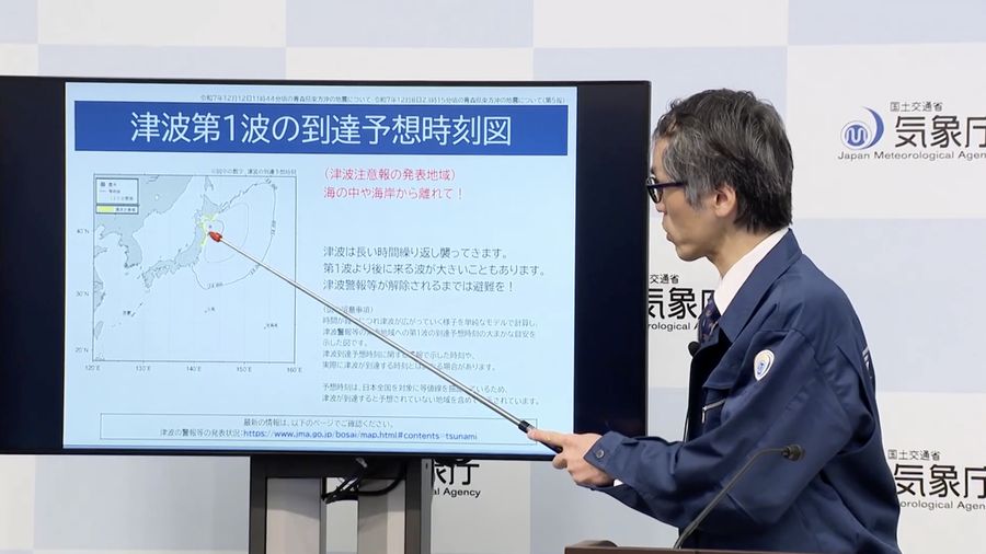 Jepang mencabut peringatan tsunami beberapa jam setelah gempa bumi mengguncang wilayah timur laut negara itu pada Jumat (12/12/2025). (Tangkapan Layar Video Reuters NIPPON TV/JAPAN)