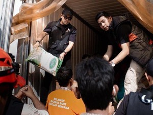 Turun Langsung ke Sumatera, J99 Corp Serahkan Bantuan-Buka Dapur Umum