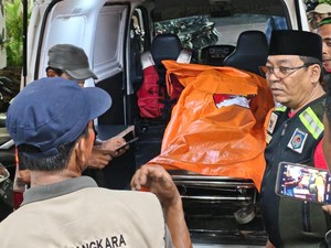 Keluarga Tolak Autopsi, Mahasiswa Tewas di Pantai Kerandangan Dimakamkan