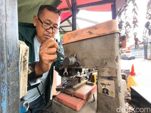 Balada Nana Tukang Kunci di Kuningan