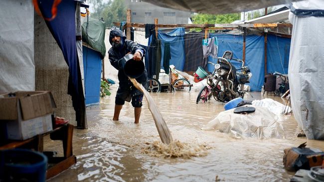 Banjir Parah Hantam Gaza, Tenda Terendam Warga Tak Bisa ke Mana-mana