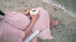 Bumil Rutin Minum Air Kelapa Muda, Kulit Bayi Lebih Glowing? Ini Faktanya