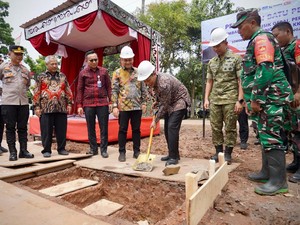 Menkop Resmikan Pembangunan Koperasi Merah Putih Sokoduwet di Pekalongan