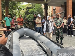 Kementerian LH Sumbang Dua Perahu Karet untuk Antisipasi Bencana di Bali