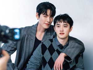 Real Effort, D.O. EXO Sempatkan Hadir di Nikahan Kim Woo Bin Saat MMA 2025