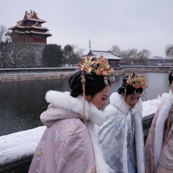 Potret Beijing Membeku, Usai Hujan Salju Besar Pertama di 2025